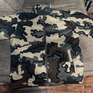 Kuiu Teton Insulated Jacket in Vias Camo